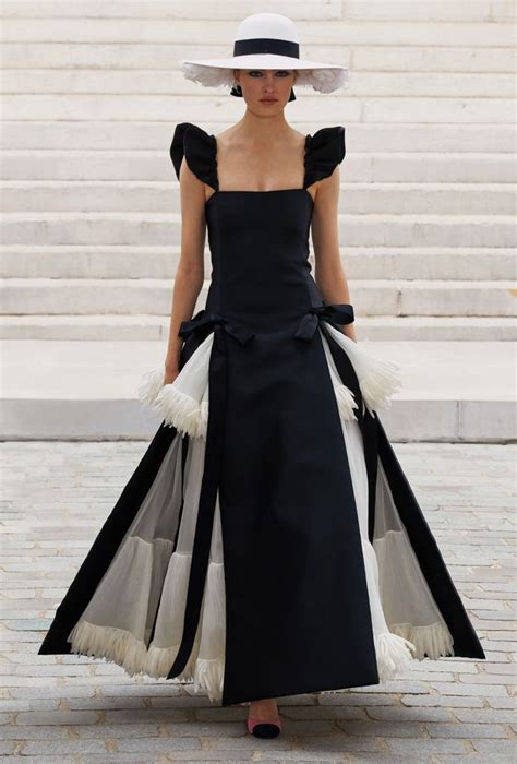 qui possède chanel|Chanel haute couture.